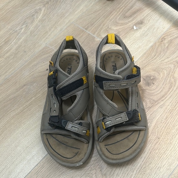 Teva Kenetic Circuit Sport Hiking Outdoor Adjustable Sandals Taupe and yellow - Picture 1 of 6